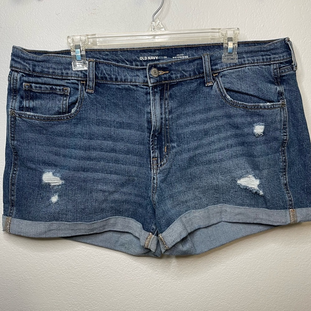 Old Navy Mid-Rise Boyfriend Shorts - 16